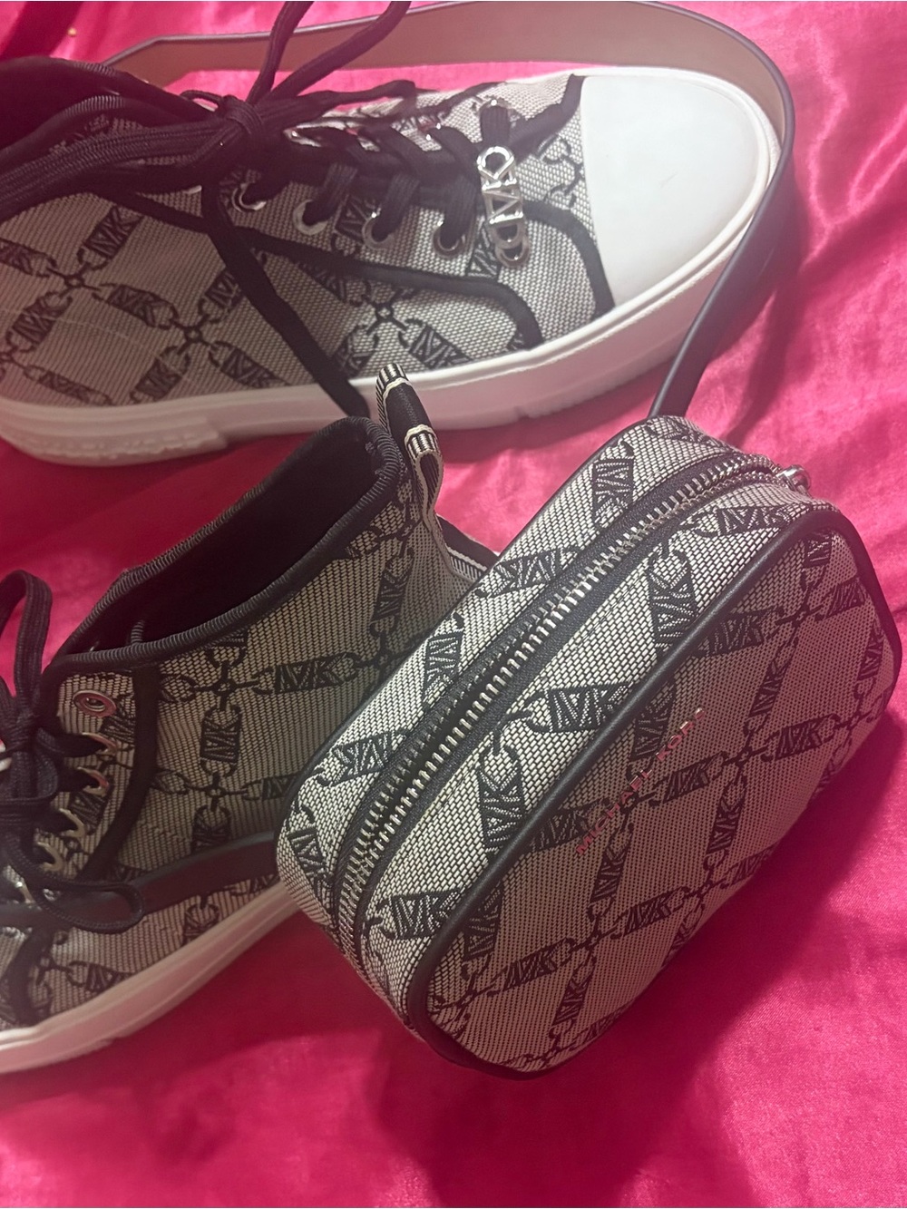 New Michael Kors High-Top Canvas Sneakers in Black and Cream - with matching bag - Picture 5 of 10